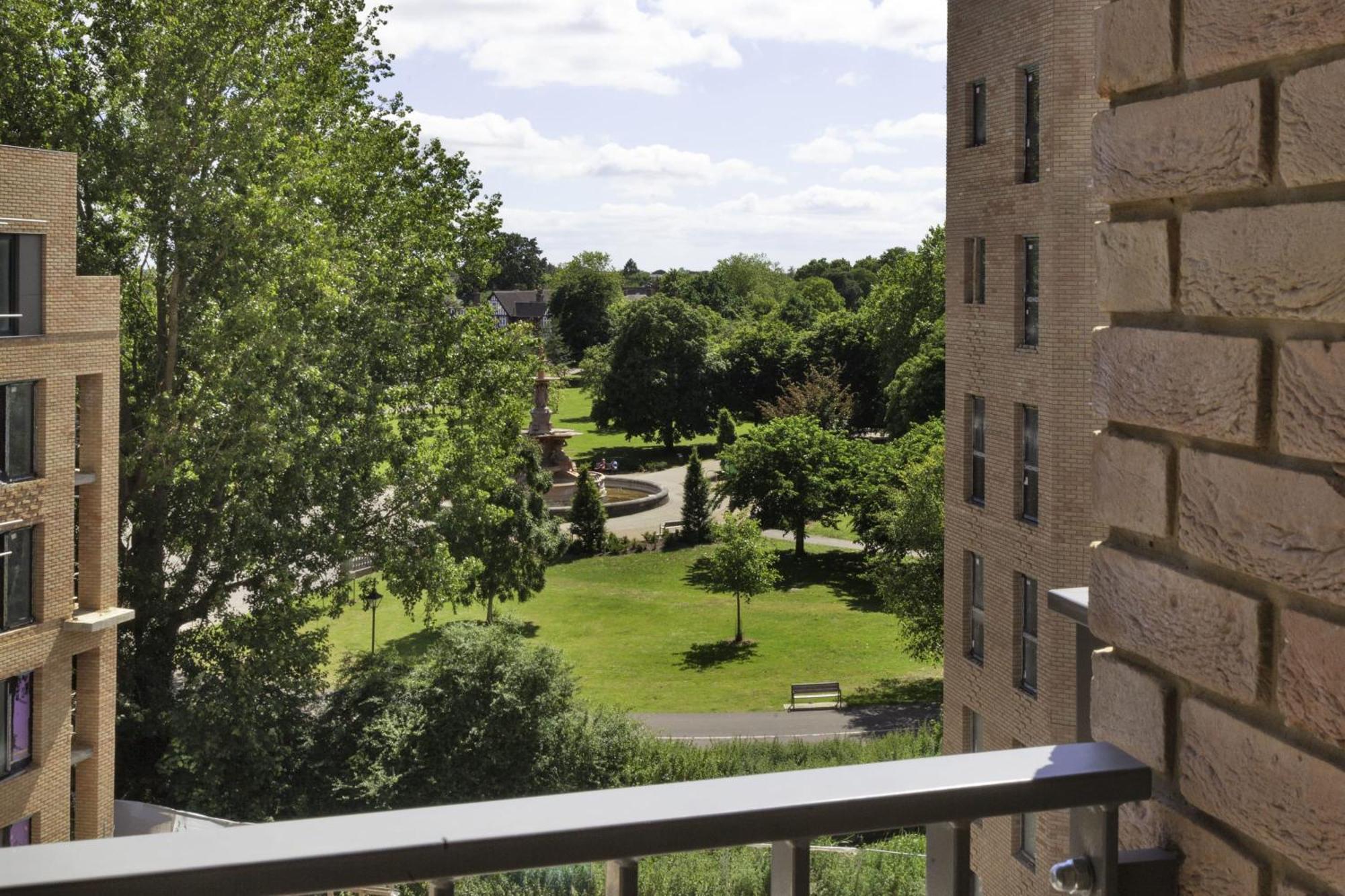 Lovely 2 Bedroom Apartment In Central Ashford Ashford  Bagian luar foto